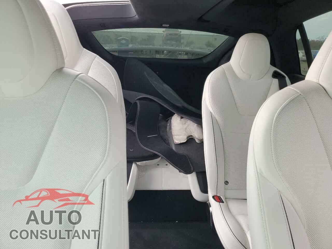 TESLA MODEL X 2023 - 7SAXCBE66PF406006