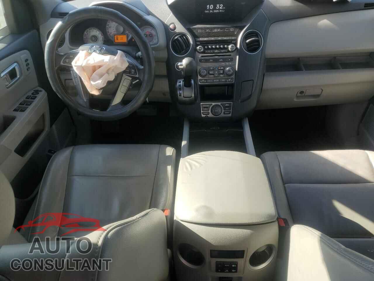HONDA PILOT 2015 - 5FNYF4H90FB044201