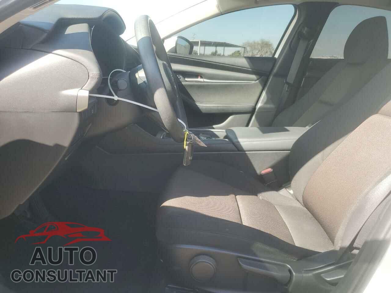 MAZDA 3 2019 - JM1BPABL7K1111191