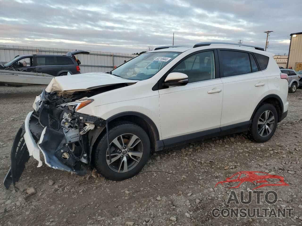 TOYOTA RAV4 2018 - JTMRFREV3JJ188636