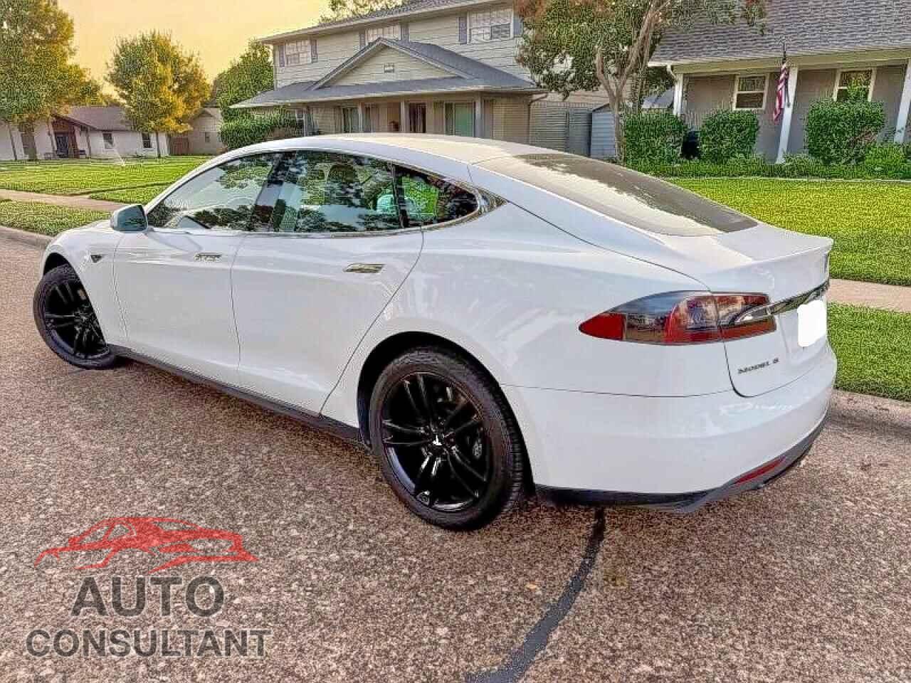TESLA MODEL S 2013 - 5YJSA1CG3DFP13132