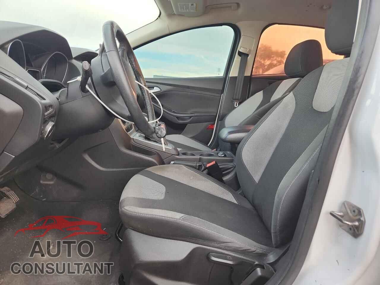 FORD FOCUS 2014 - 1FADP3F27EL414122