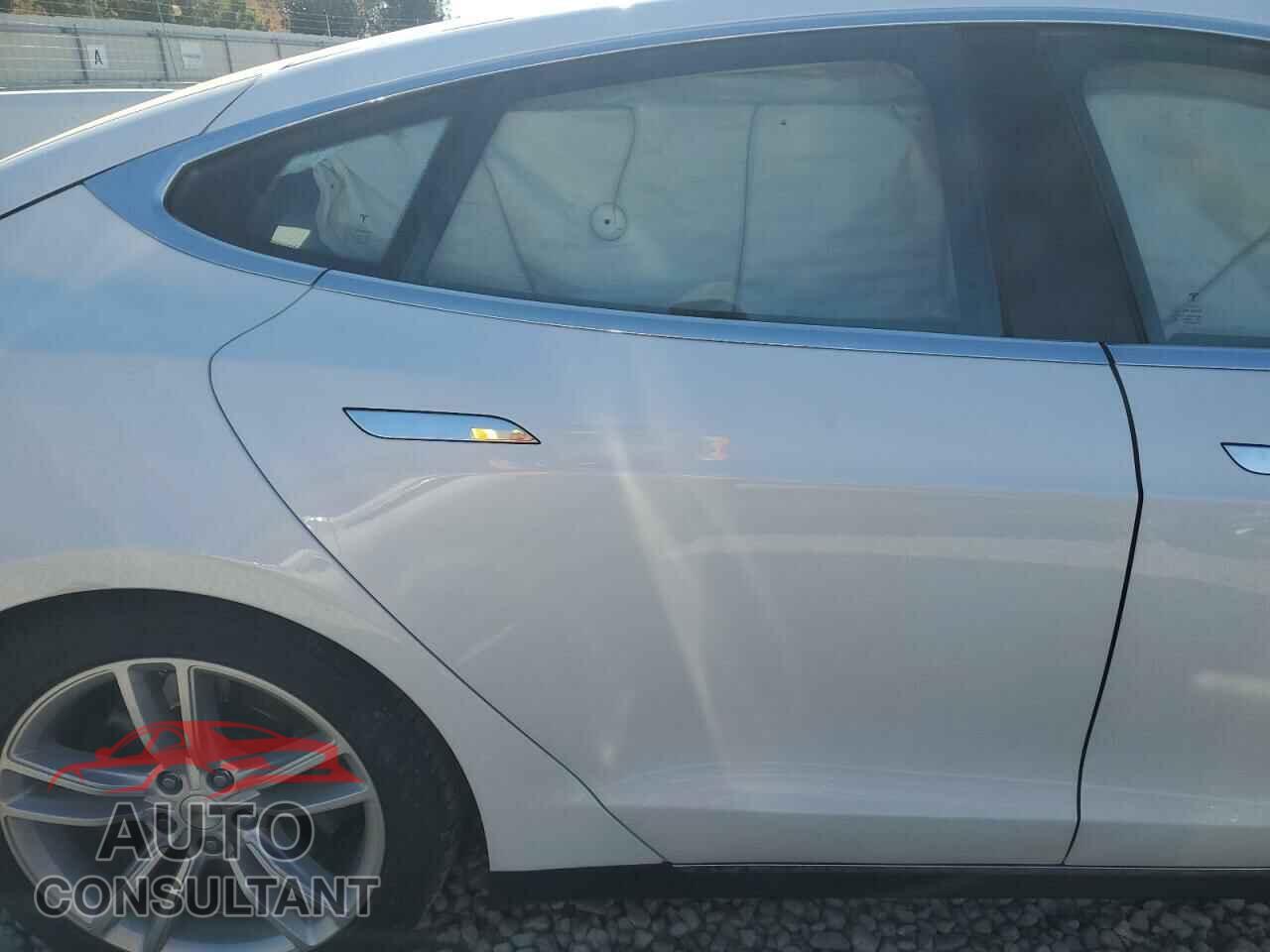 TESLA MODEL S 2015 - 5YJSA4S27FF090446