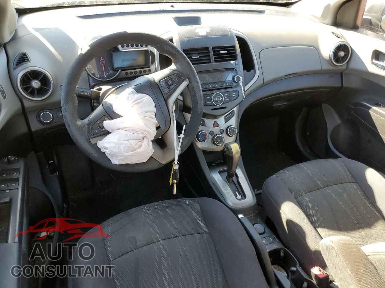 CHEVROLET SONIC 2014 - 1G1JC5SH3E4174603