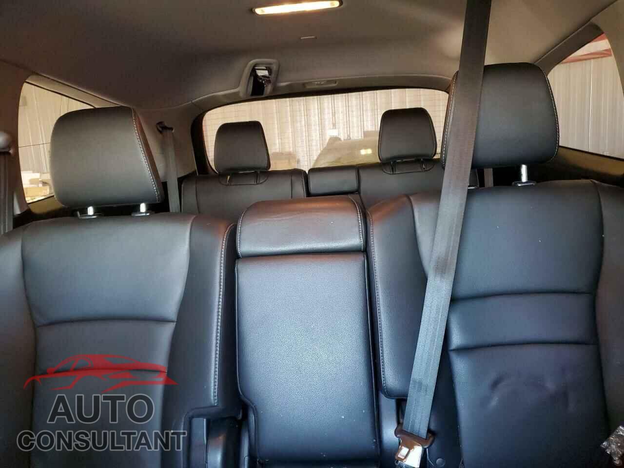 HONDA PILOT 2018 - 5FNYF6H59JB012851
