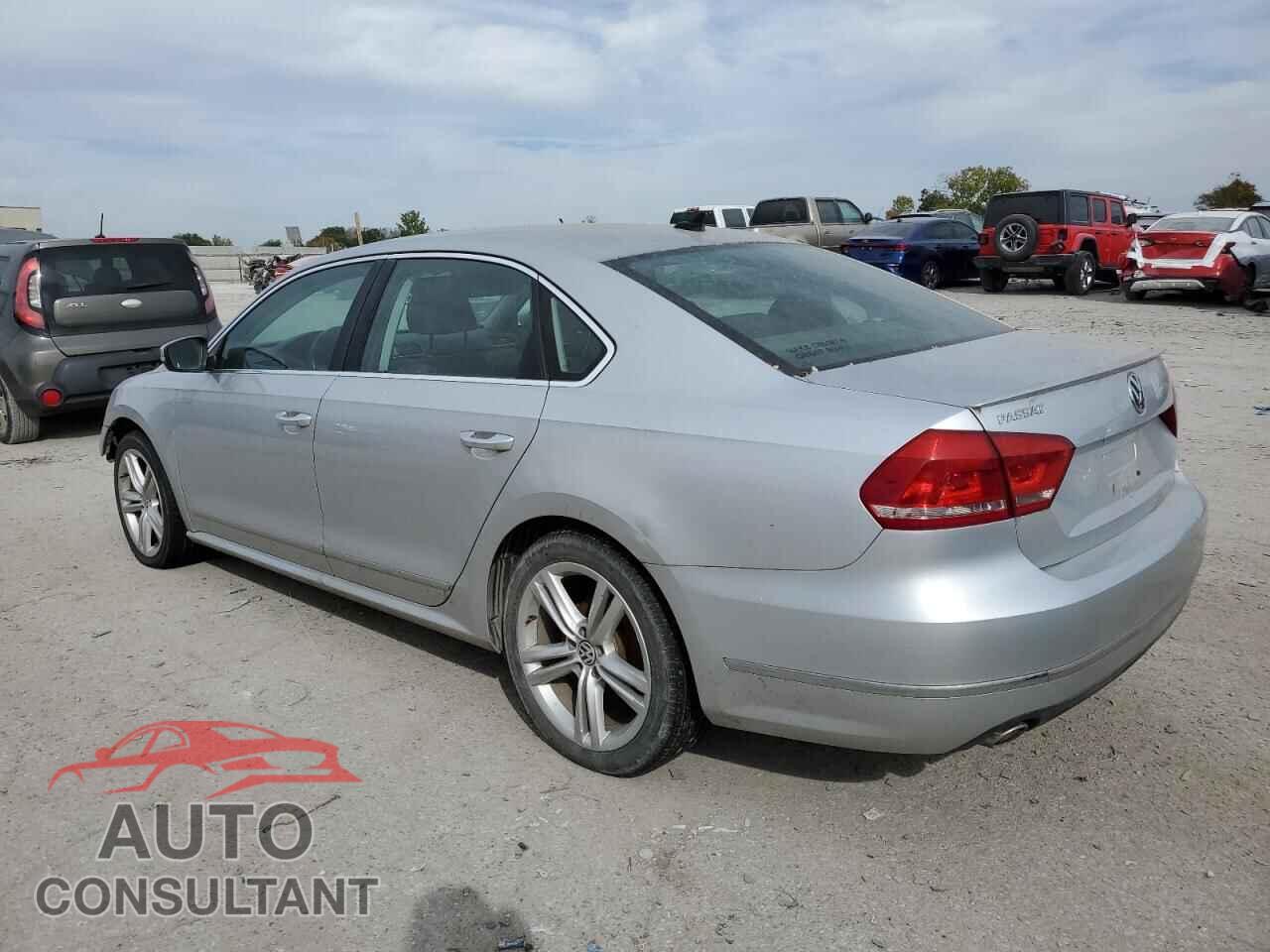 VOLKSWAGEN PASSAT 2013 - 1VWCN7A31DC112243