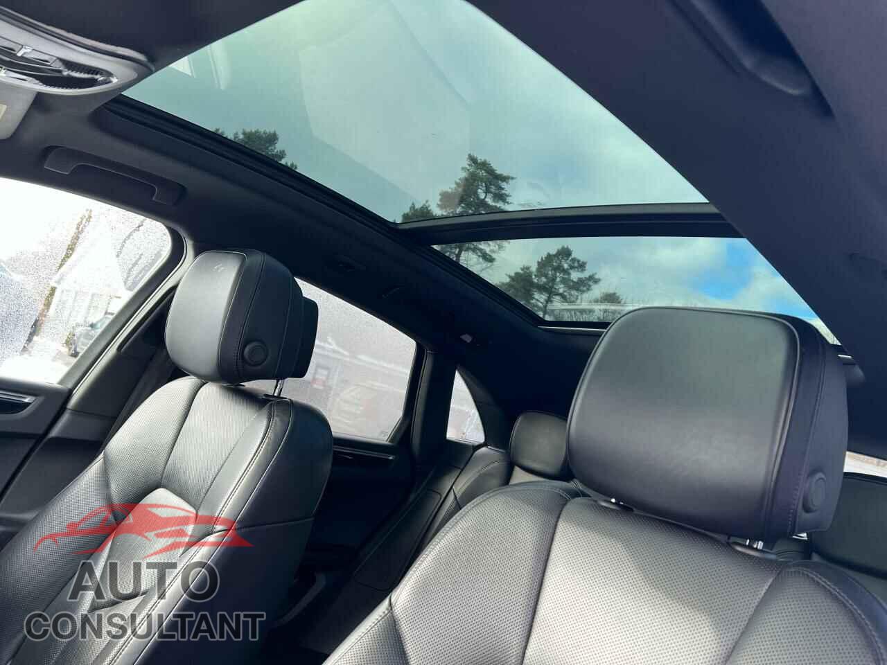 PORSCHE MACAN 2017 - WP1AA2A53HLB05390