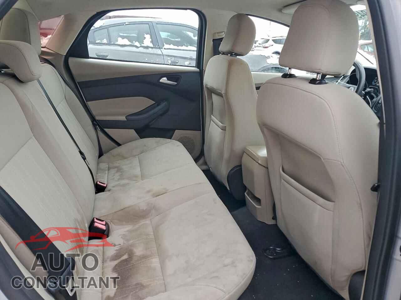 FORD FOCUS 2015 - 1FADP3F24FL217569