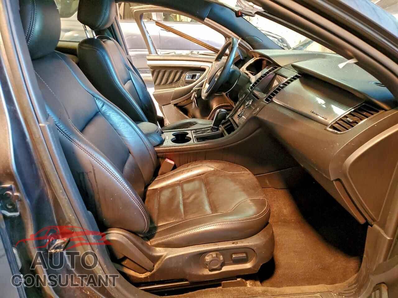 FORD TAURUS 2018 - 1FAHP2E85JG135725