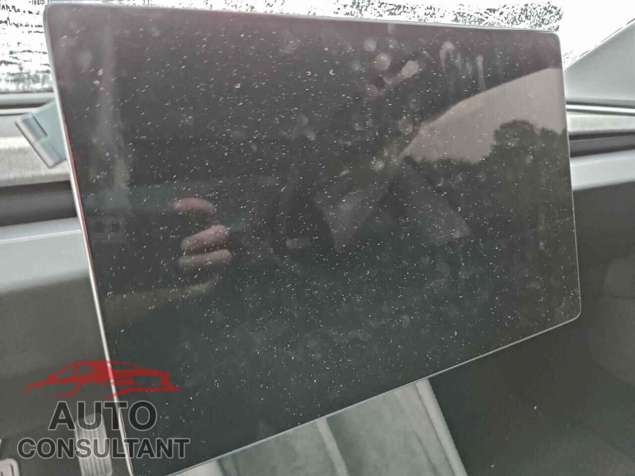 TESLA MODEL 3 2024 - 5YJ3E1EB2RF717237