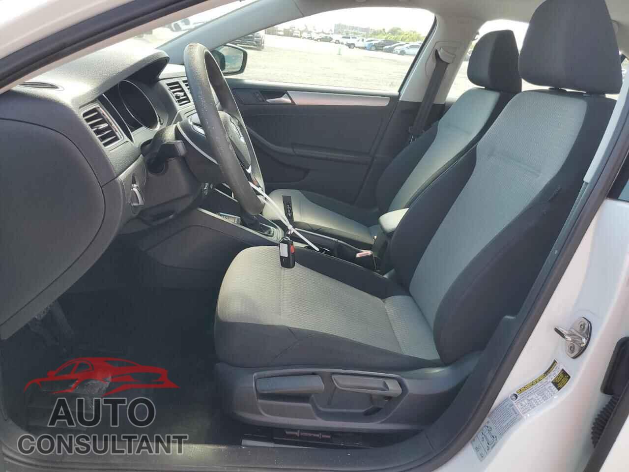 VOLKSWAGEN JETTA 2017 - 3VW2B7AJ6HM290124