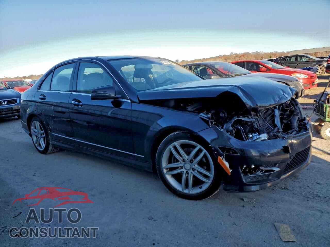MERCEDES-BENZ C-CLASS 2013 - WDDGF4HB7DR242575