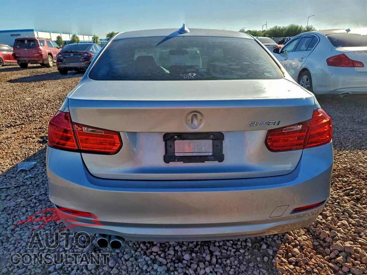 BMW 3 SERIES 2013 - WBA3C1C52DF439461