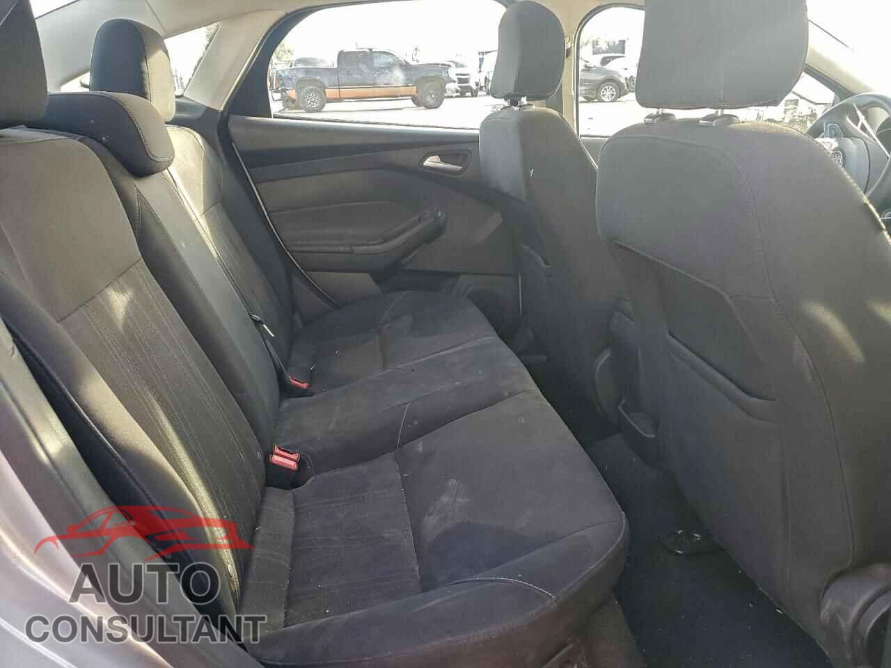 FORD FOCUS 2017 - 1FADP3F23HL219655