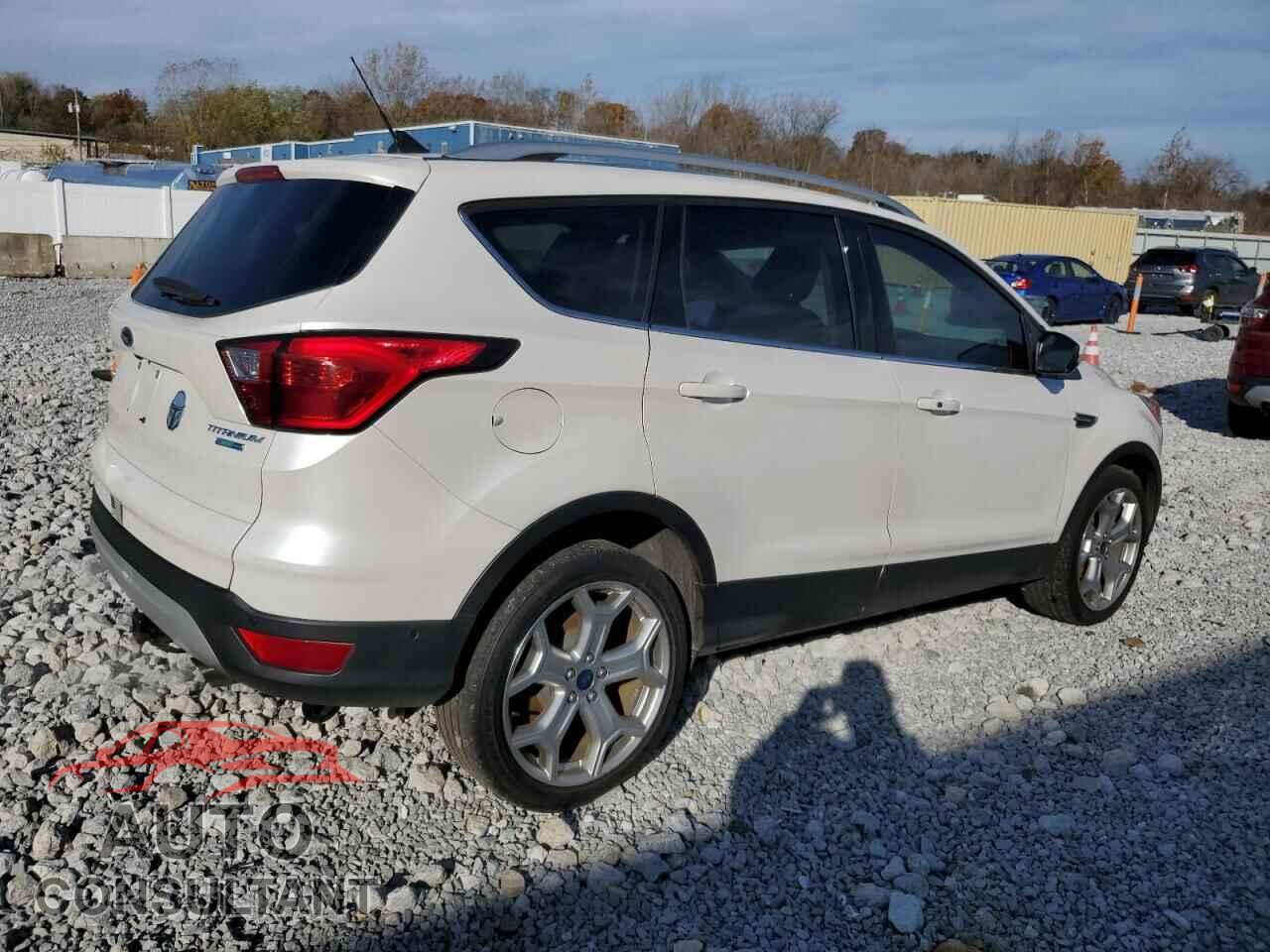 FORD ESCAPE 2019 - 1FMCU9J97KUB45708
