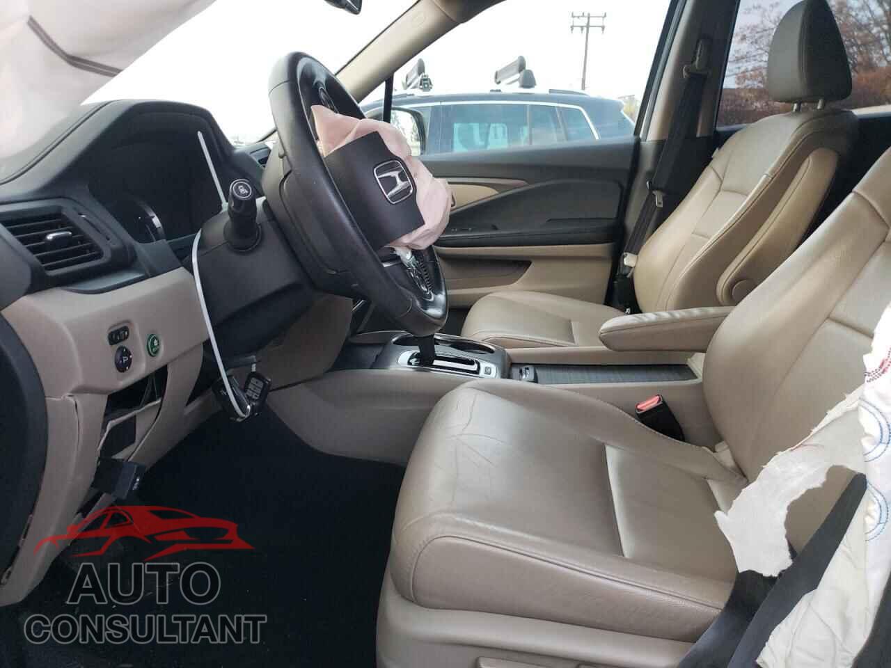 HONDA PILOT 2017 - 5FNYF6H52HB084968