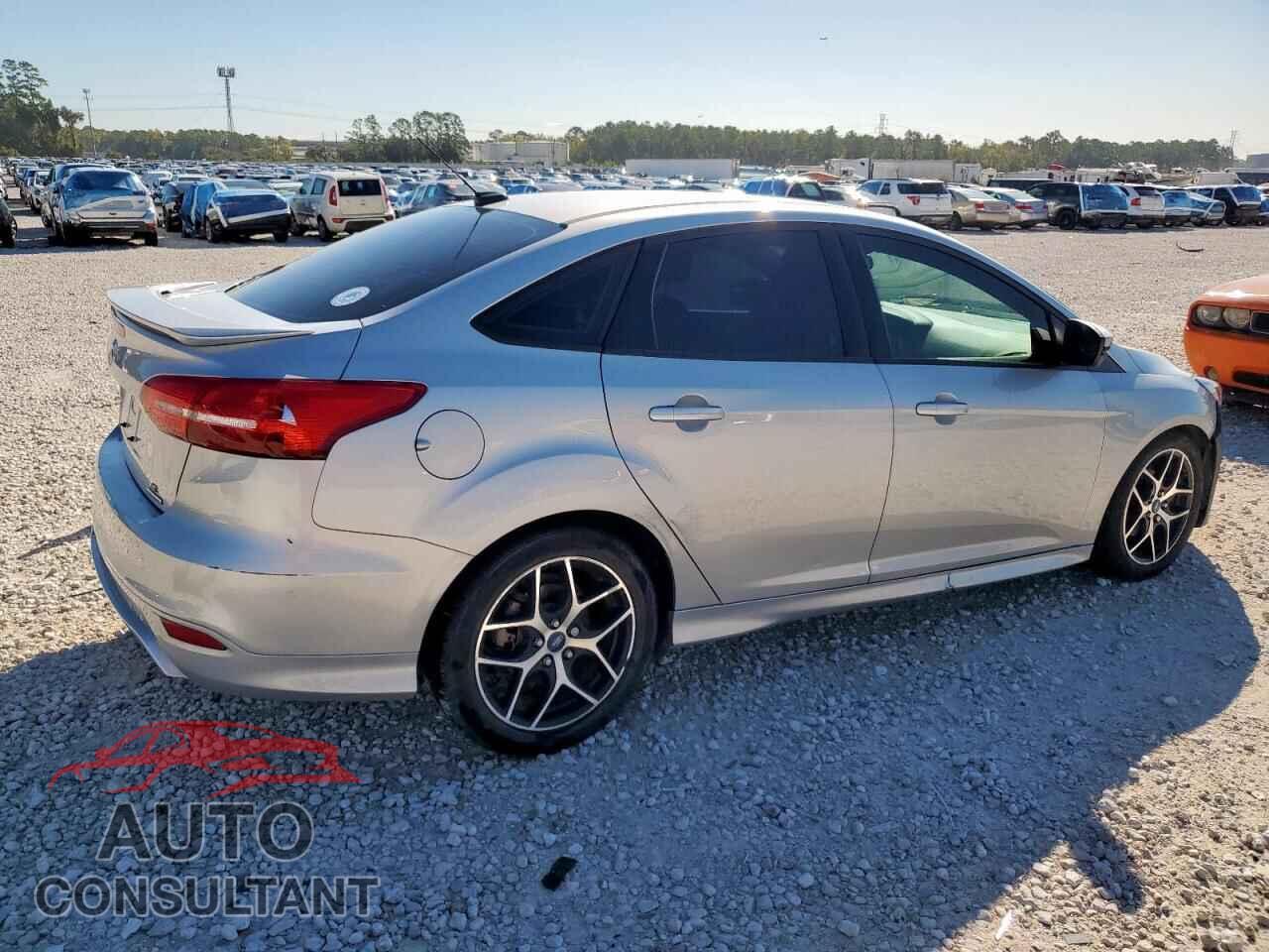 FORD FOCUS 2015 - 1FADP3F29FL384686
