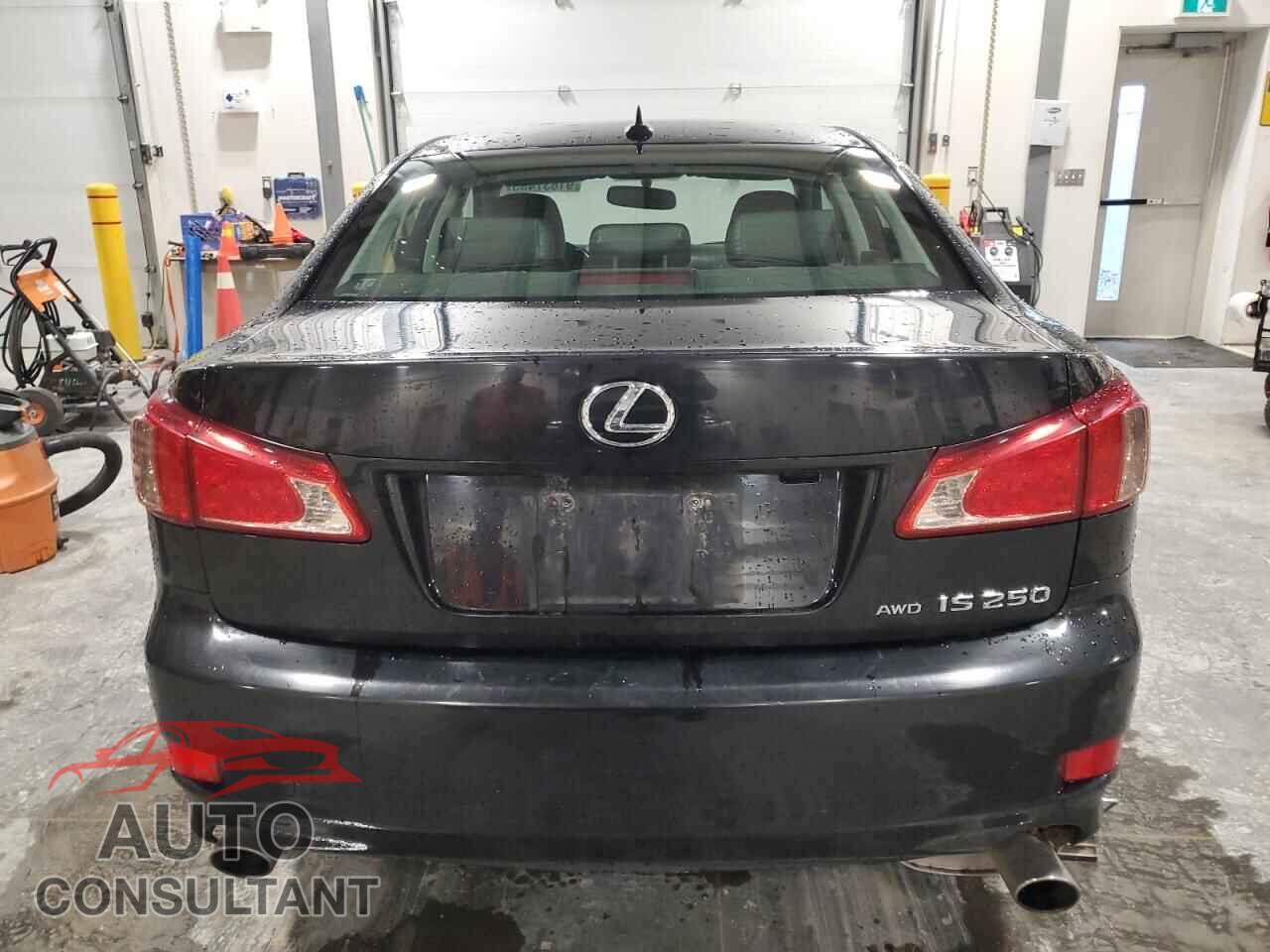 LEXUS IS 2011 - JTHCF5C28B5045259