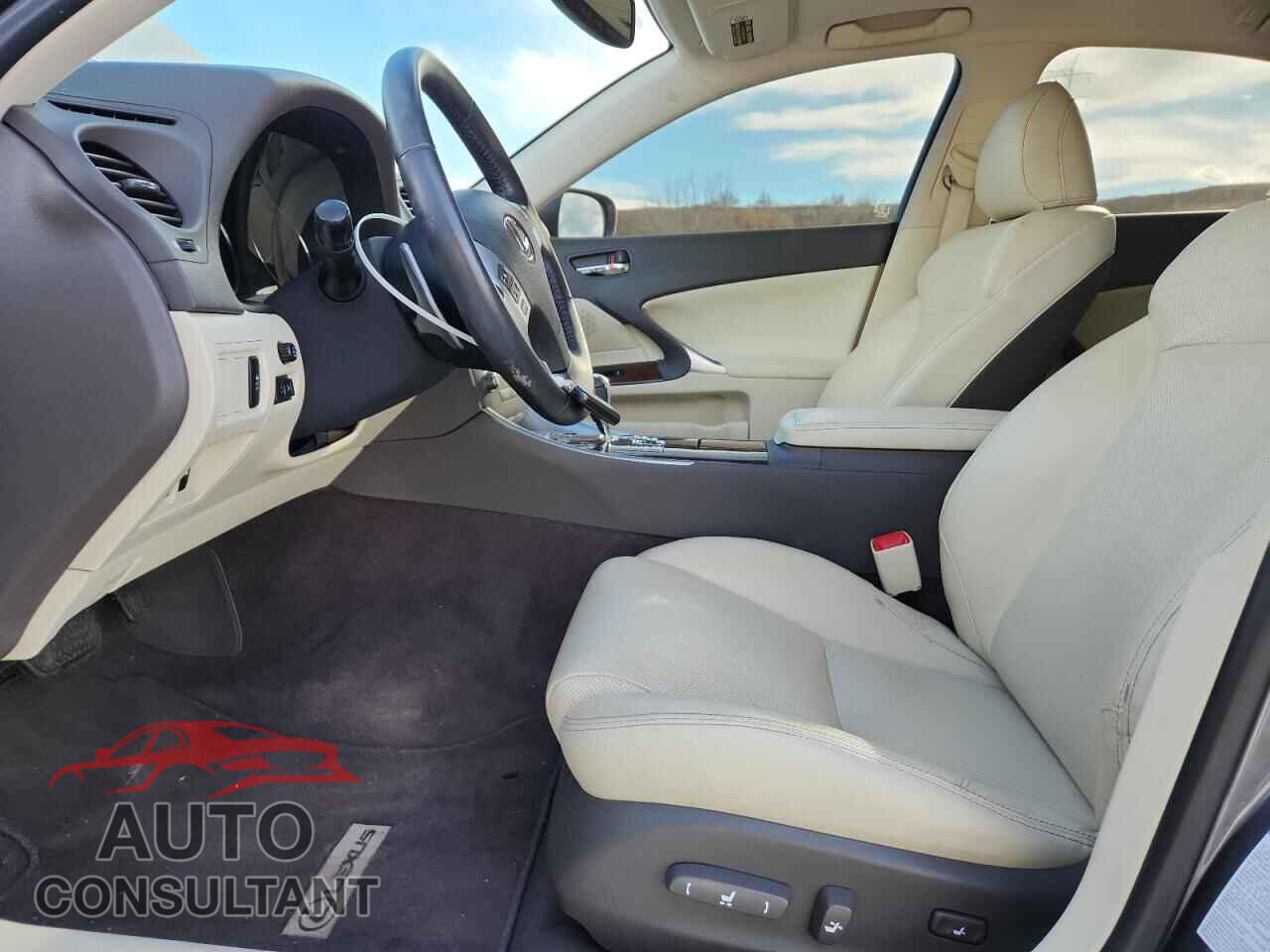 LEXUS IS 2013 - JTHCF5C2XD2036051