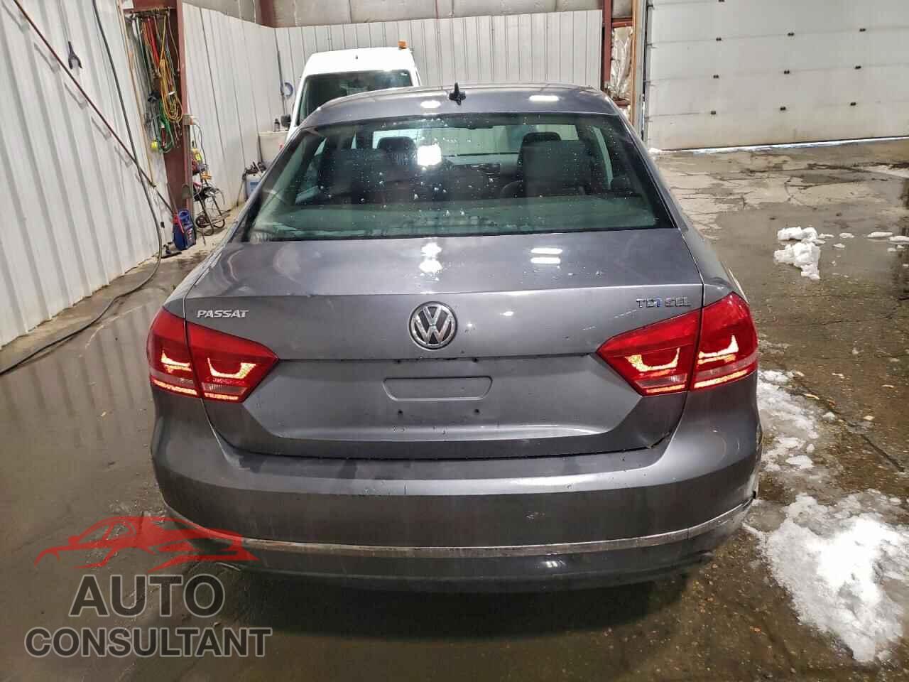 VOLKSWAGEN PASSAT 2014 - 1VWCN7A32EC007034