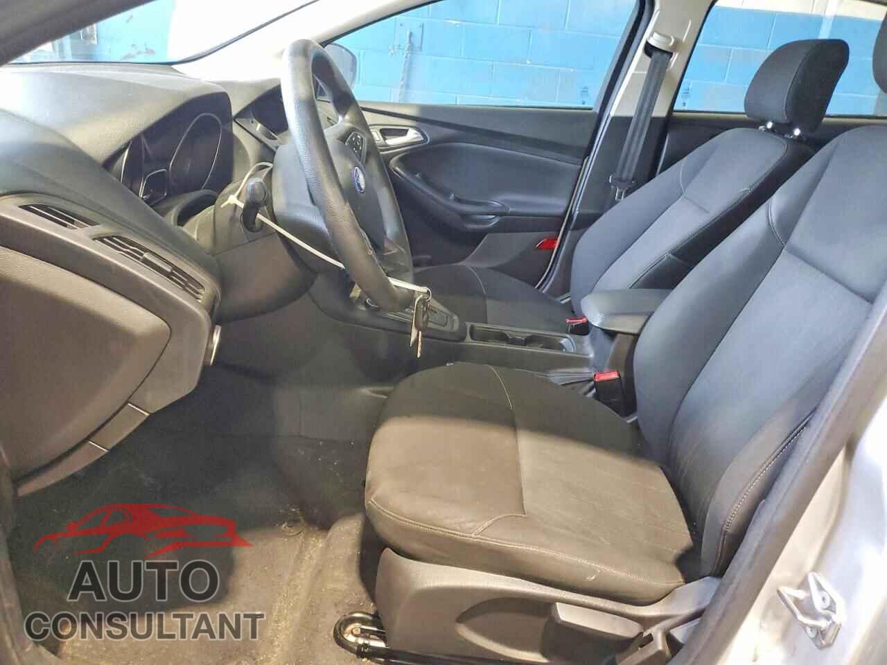 FORD FOCUS 2015 - 1FADP3K2XFL284053