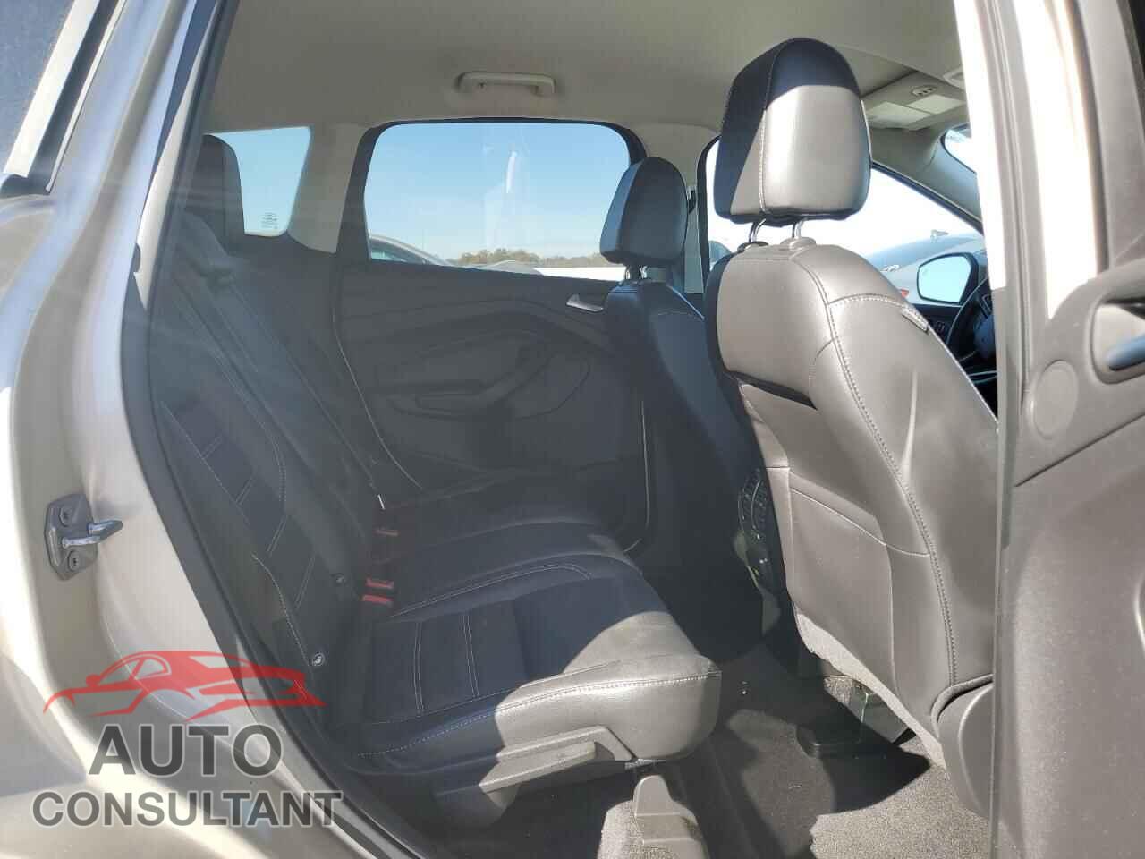 FORD ESCAPE 2017 - 1FMCU9J96HUF09741