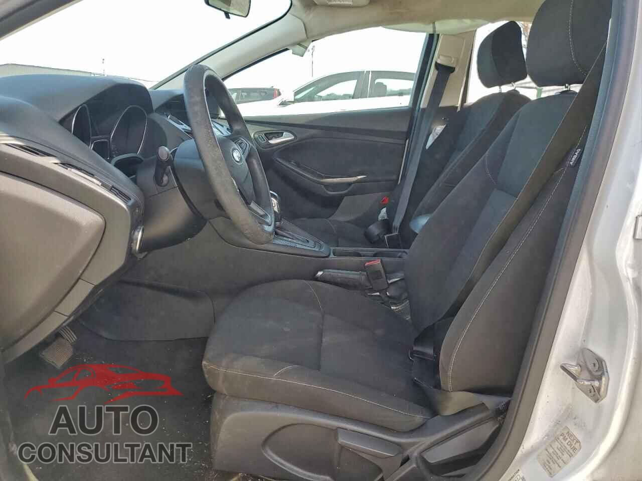 FORD FOCUS 2015 - 1FADP3F20FL204155