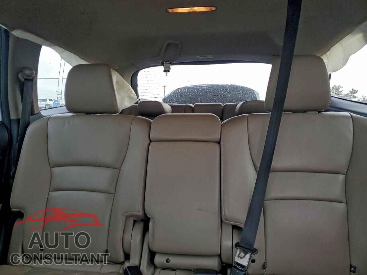 HONDA PILOT 2017 - 5FNYF6H62HB041904