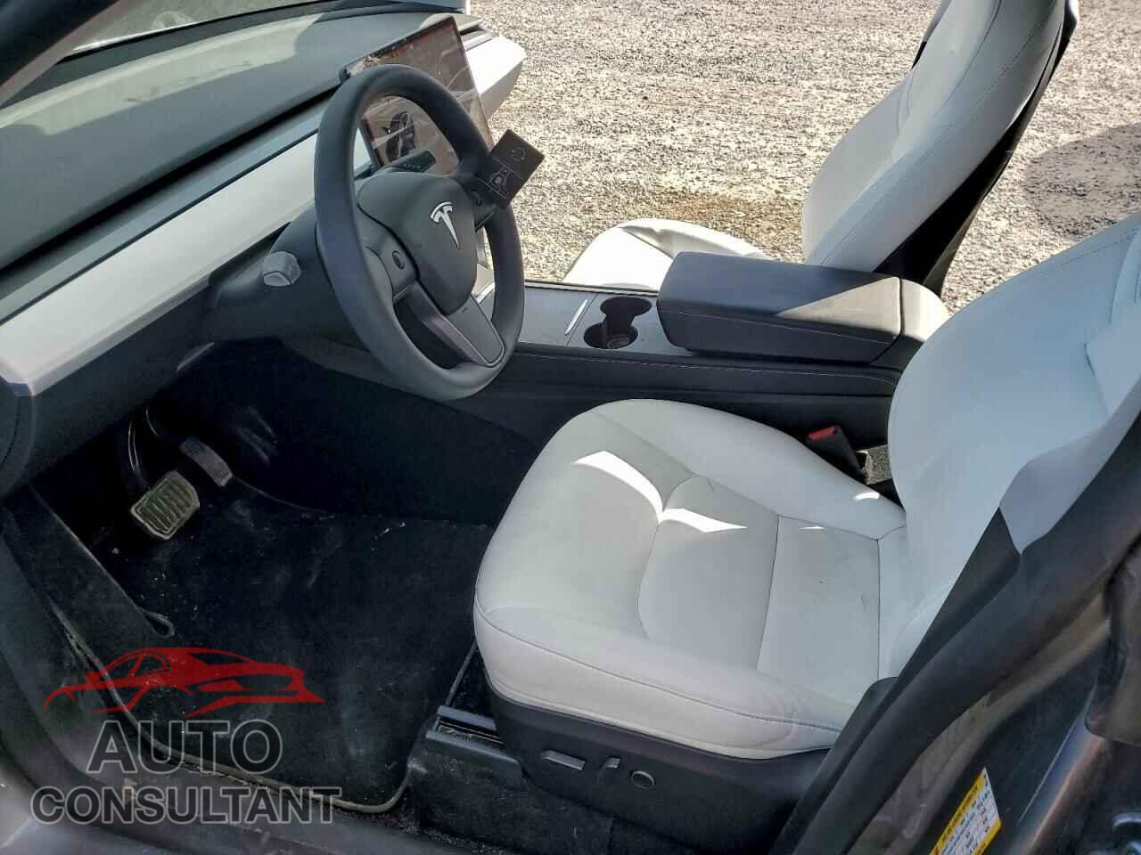TESLA MODEL Y 2024 - 7SAYGDEE9RA301150