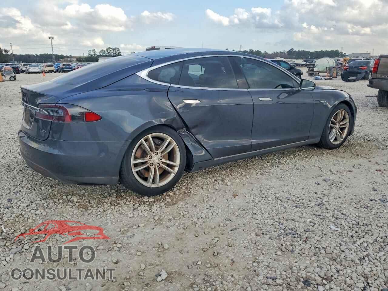 TESLA MODEL S 2015 - 5YJSA1S27FF086895