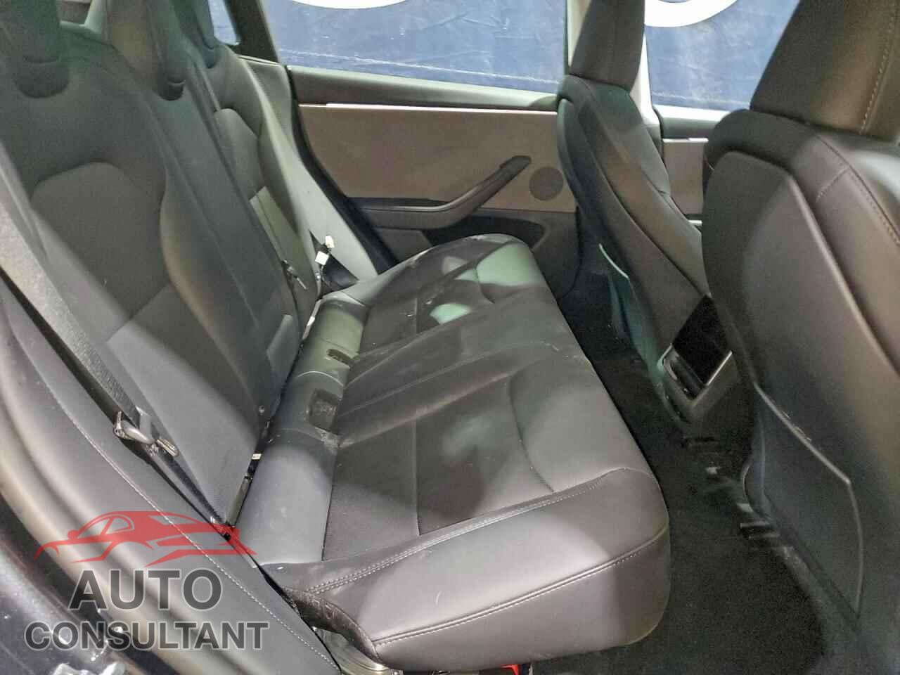 TESLA MODEL 3 2025 - 5YJ3E1EA4SF074354