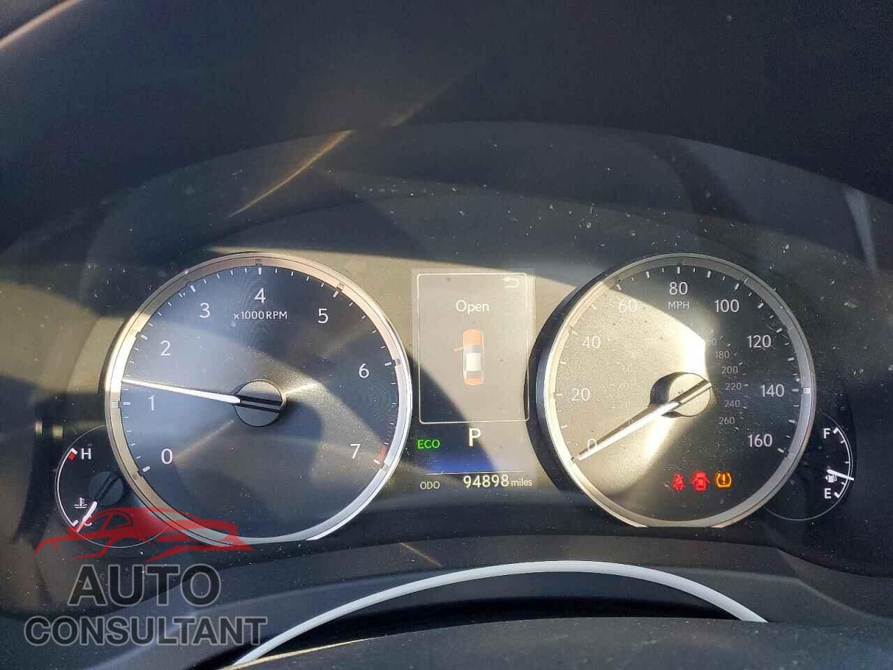 LEXUS IS 2019 - JTHC81D28K5035512