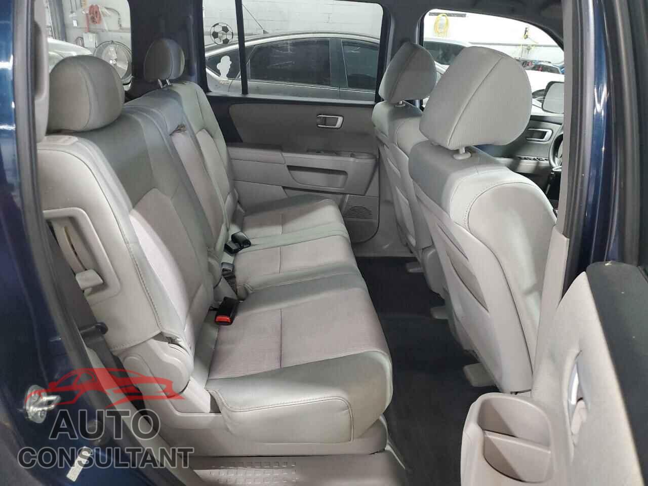 HONDA PILOT 2011 - 5FNYF4H4XBB057357