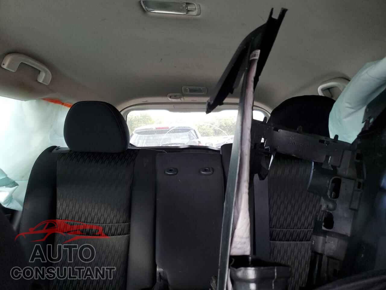 NISSAN ROGUE 2017 - KNMAT2MT3HP526377