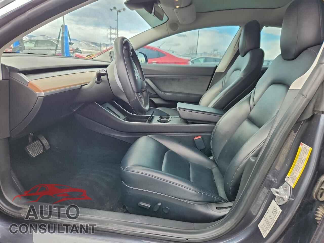 TESLA MODEL 3 2019 - 5YJ3E1EB6KF205938