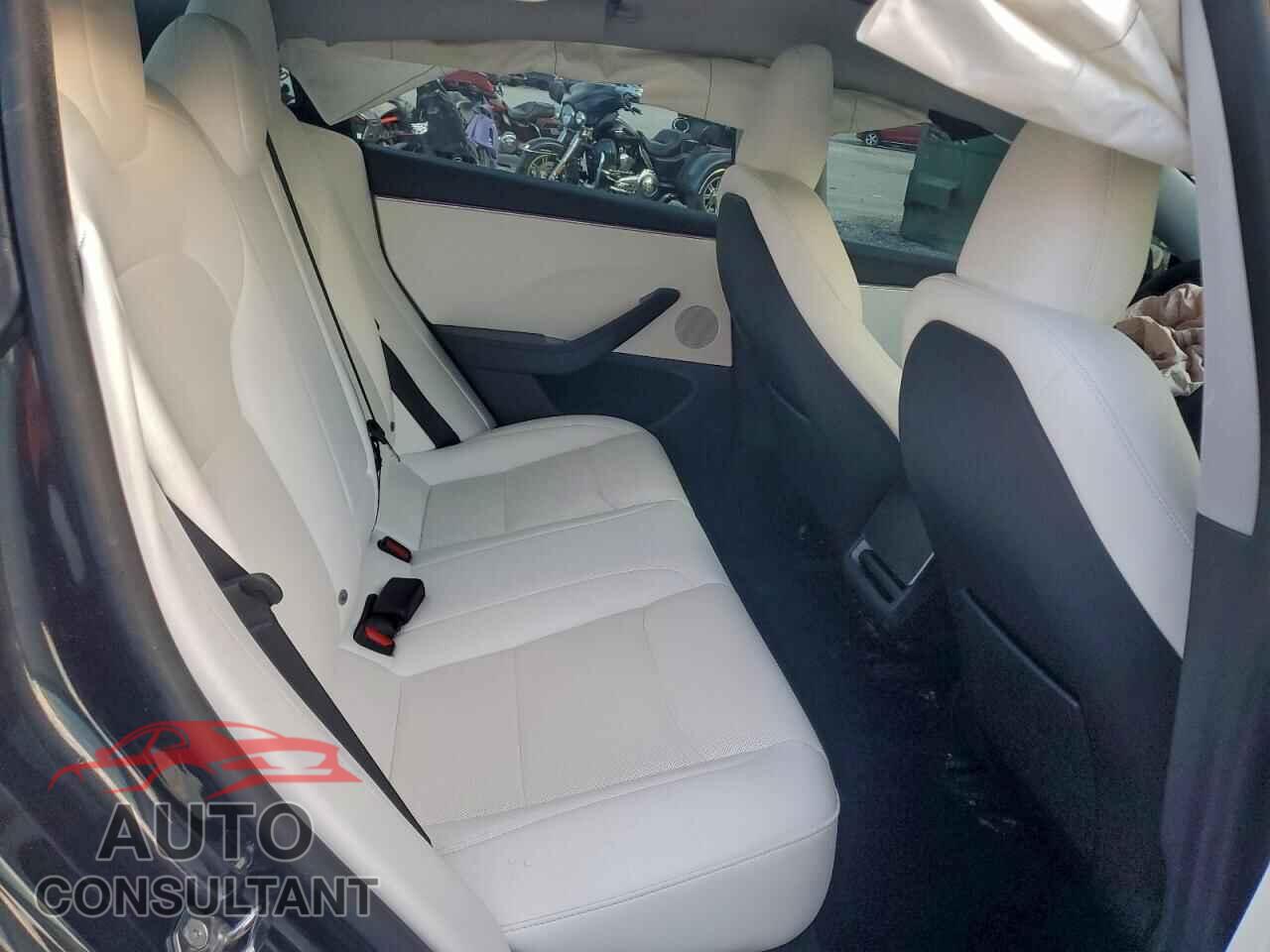 TESLA MODEL 3 2024 - 5YJ3E1EBXRF801936