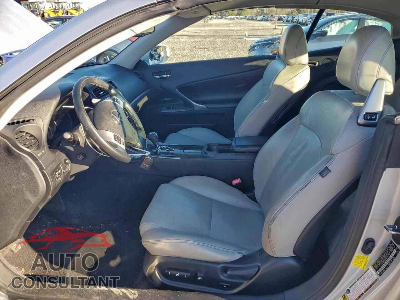 LEXUS IS 2011 - JTHFF2C25B2520606