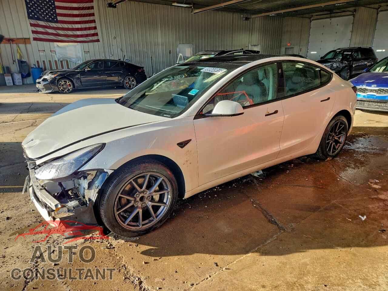 TESLA MODEL 3 2022 - 5YJ3E1EA5NF371296