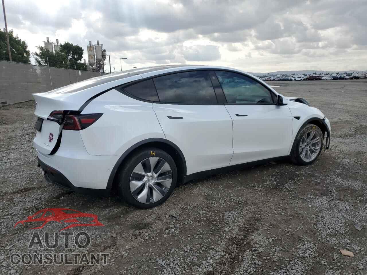 TESLA MODEL Y 2021 - 5YJYGAEE2MF146769