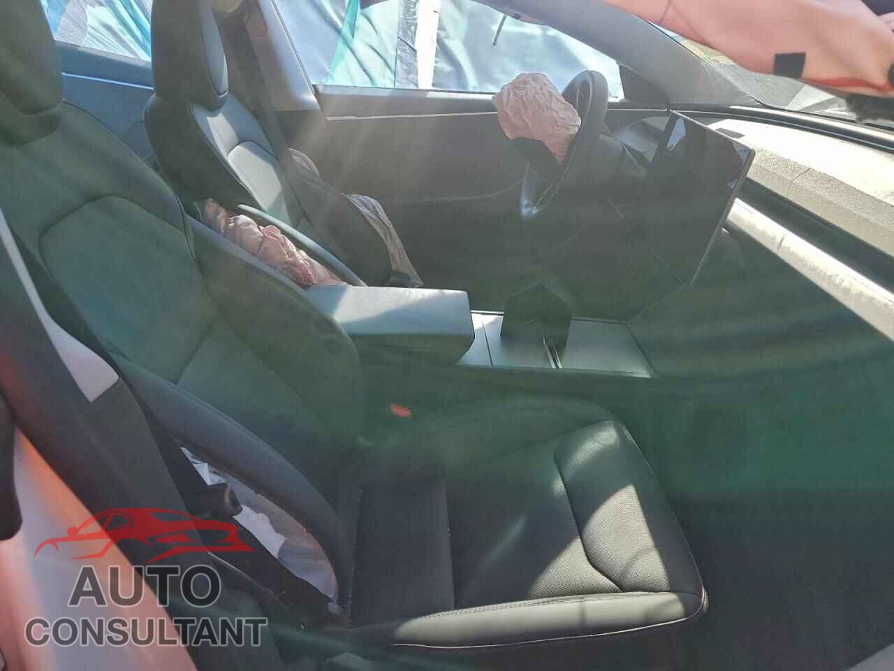 TESLA MODEL 3 2024 - 5YJ3E1EA9RF869877