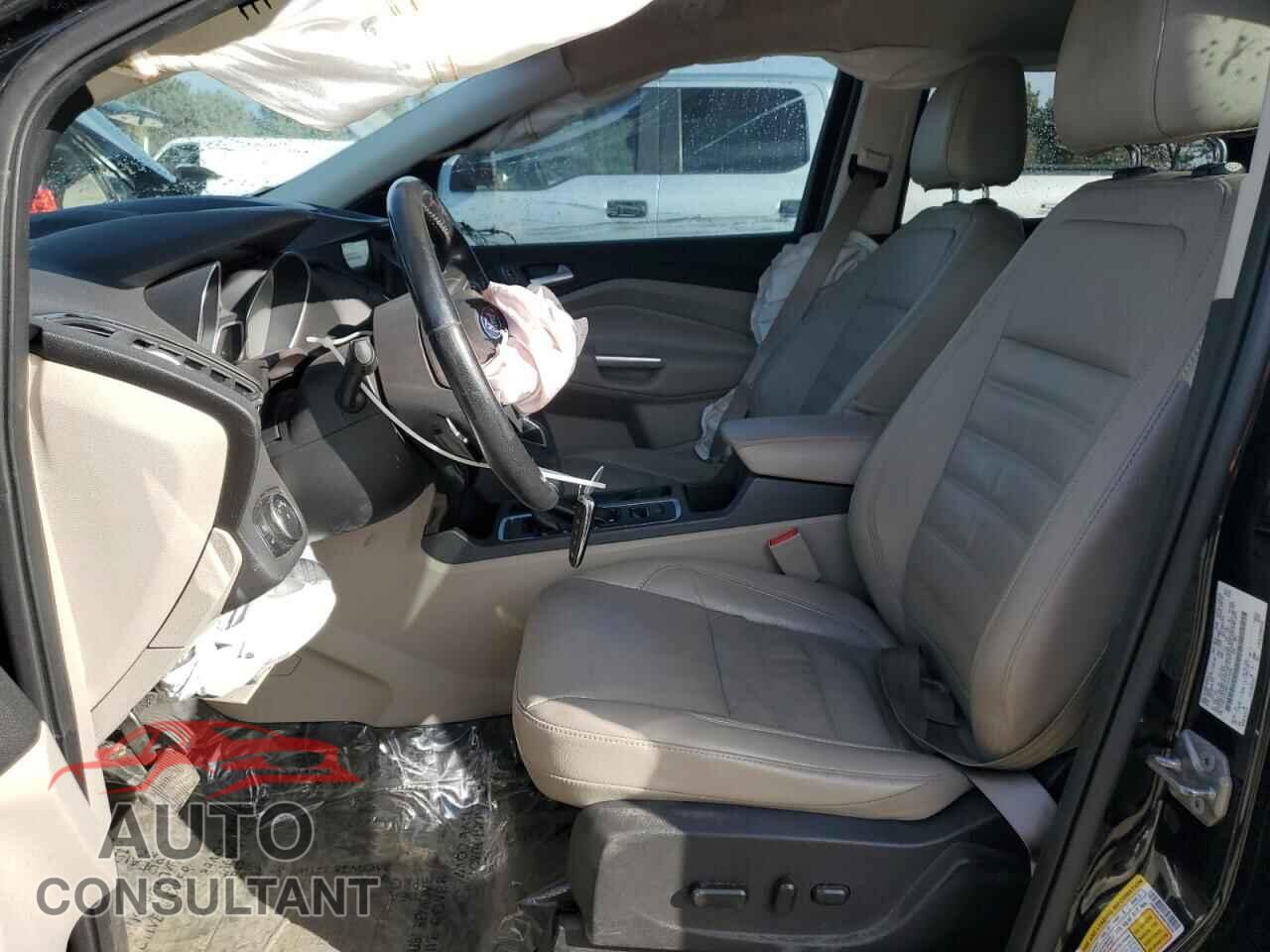FORD ESCAPE 2017 - 1FMCU0J98HUF03242