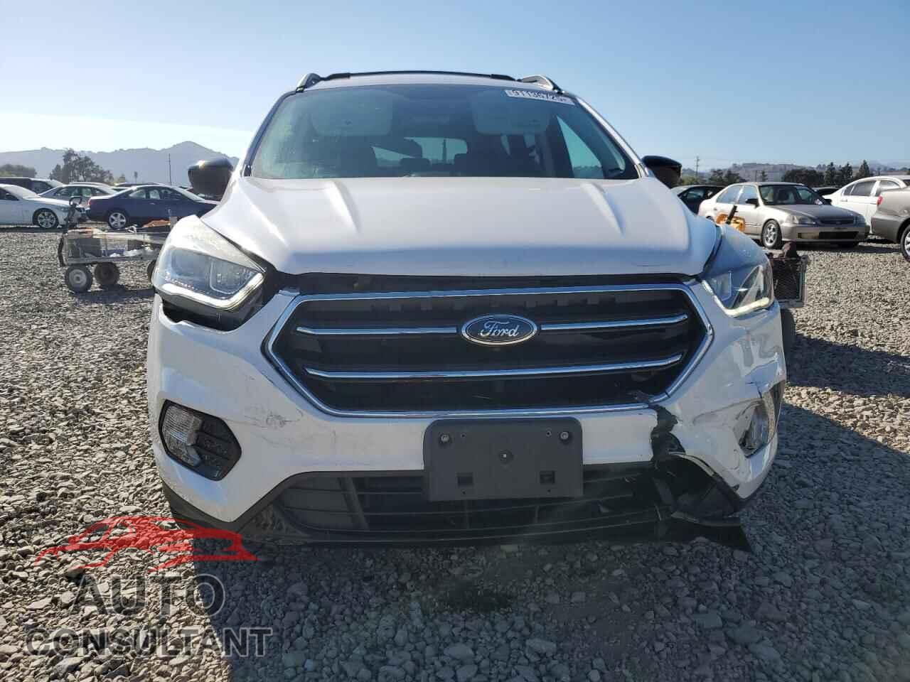 FORD ESCAPE 2017 - 1FMCU0GD8HUC67686