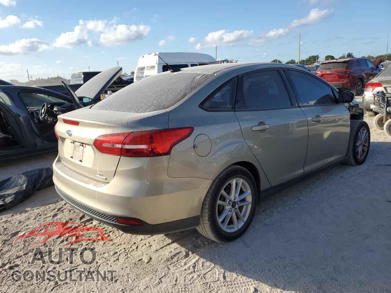 FORD FOCUS 2015 - 1FADP3F21FL239240