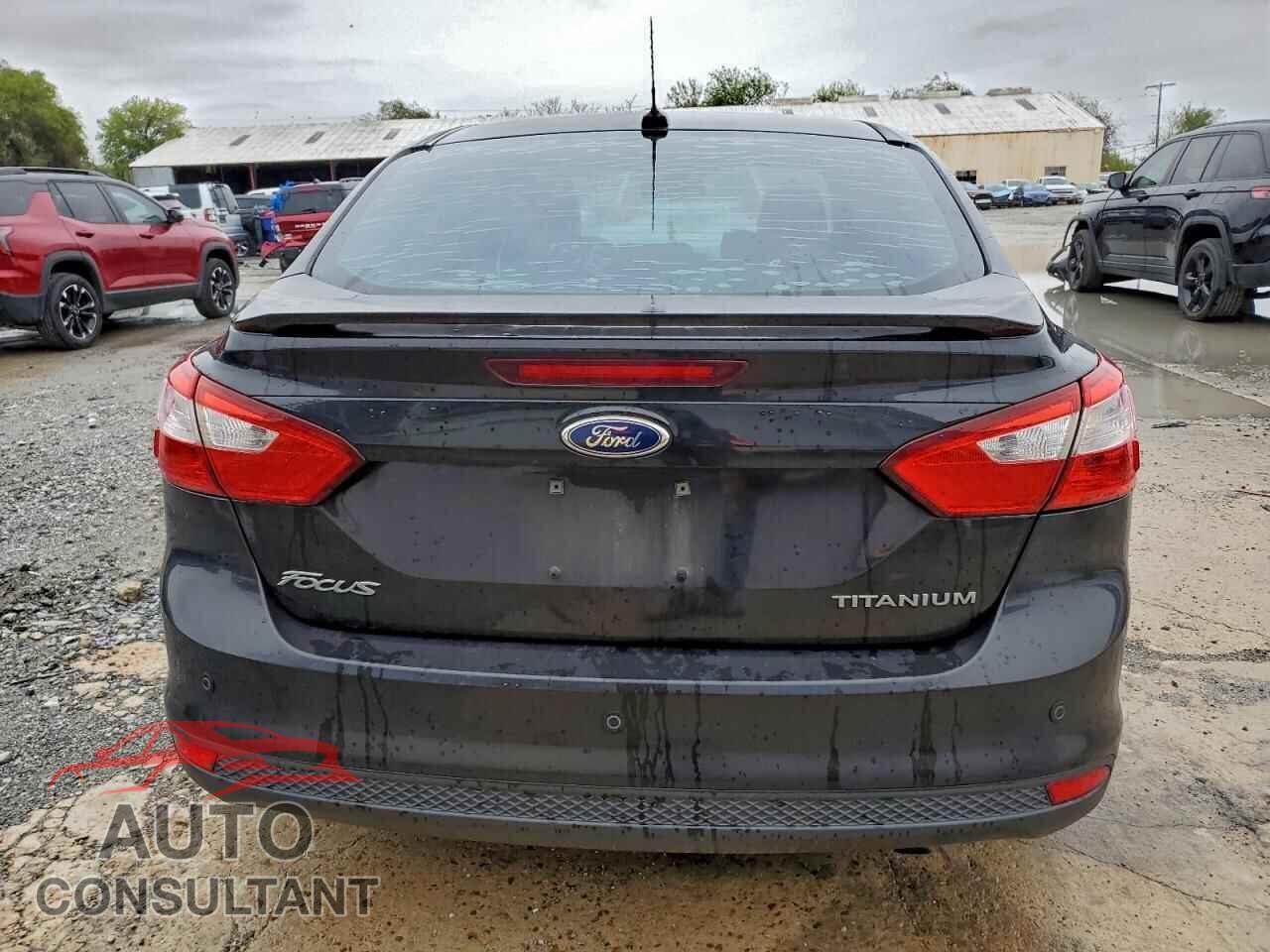 FORD FOCUS 2012 - 1FAHP3J26CL329570