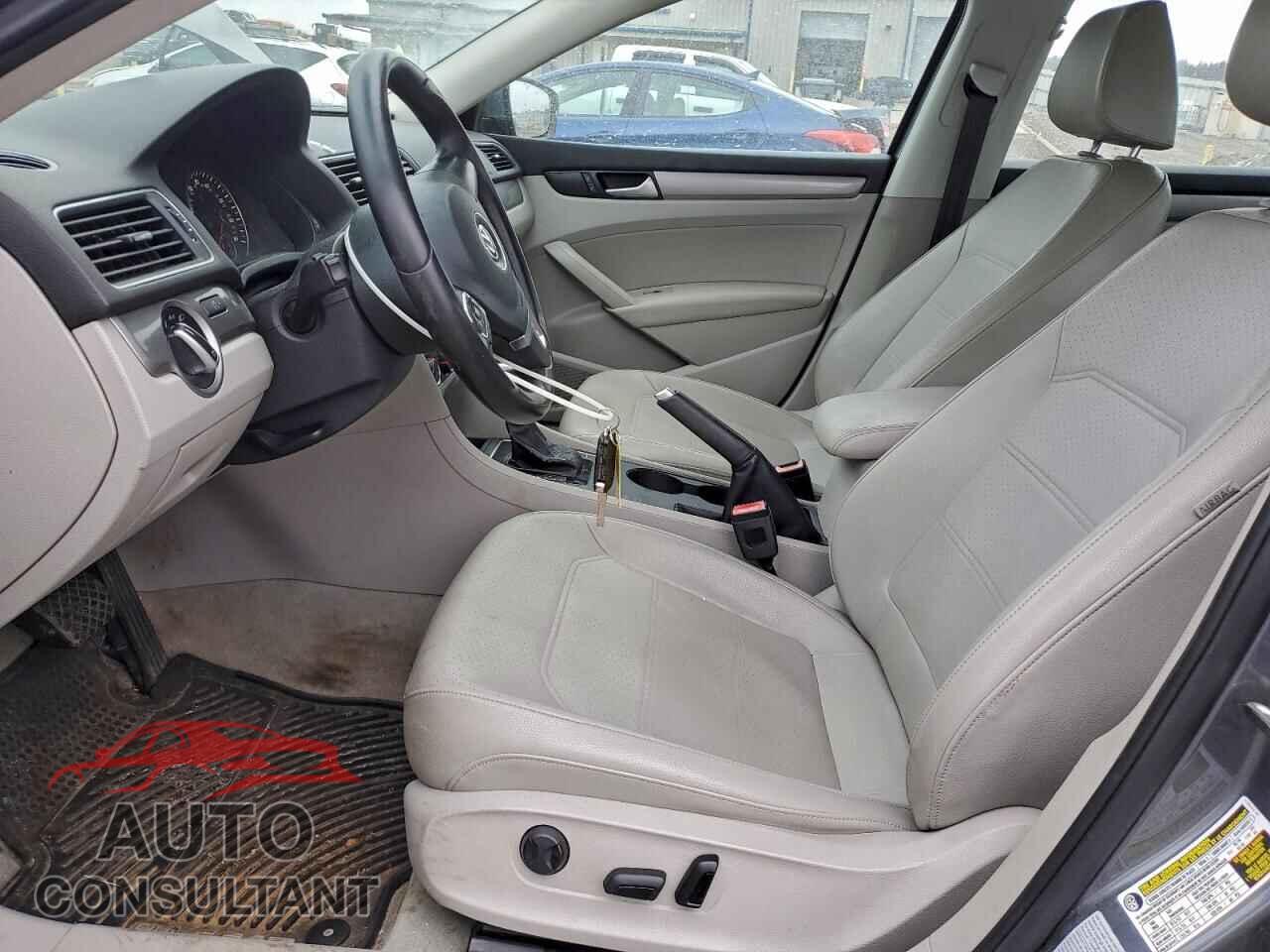 VOLKSWAGEN PASSAT 2015 - 1VWAS7A33FC095559