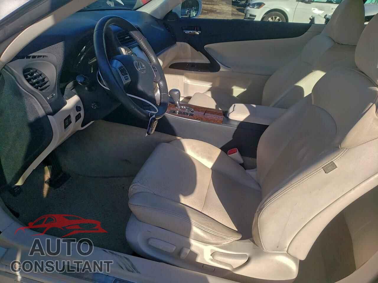 LEXUS IS 2015 - JTHFF2C25F2532552