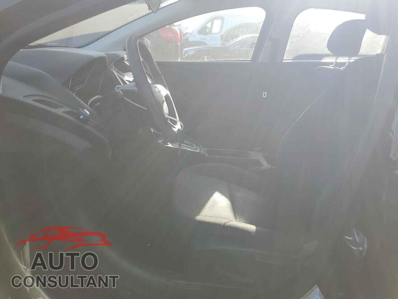 FORD FOCUS 2015 - 1FADP3E28FL286475