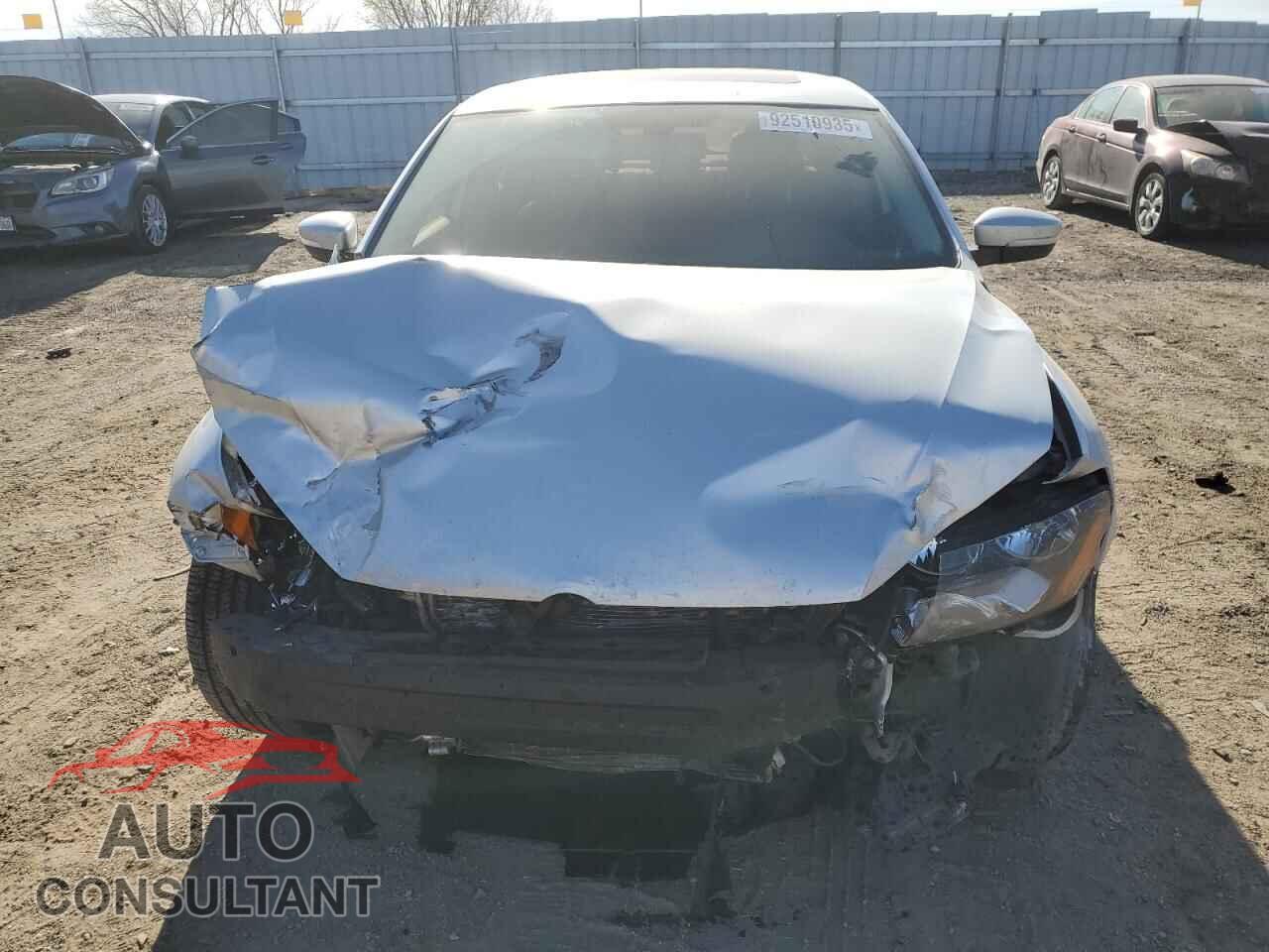 VOLKSWAGEN PASSAT 2015 - 1VWCV7A37FC091708