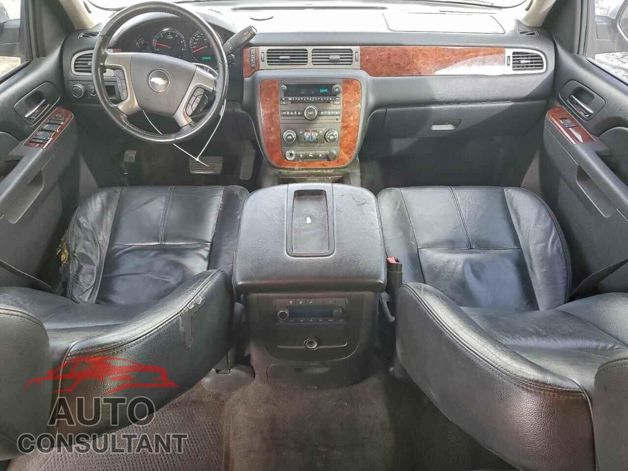CHEVROLET SUBURBAN 2011 - 1GNSCHE05BR378862