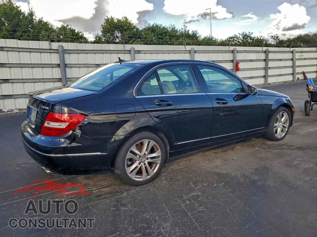 MERCEDES-BENZ C-CLASS 2012 - WDDGF8BBXCF917092